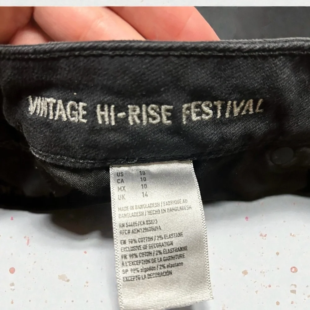 American Eagle Vintage Hi-Rise Festival Shorts | 10 | Black Distressed